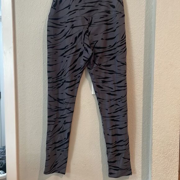 Rachel Zoe, Medium zebra print grey and black pants - Picture 2 of 3